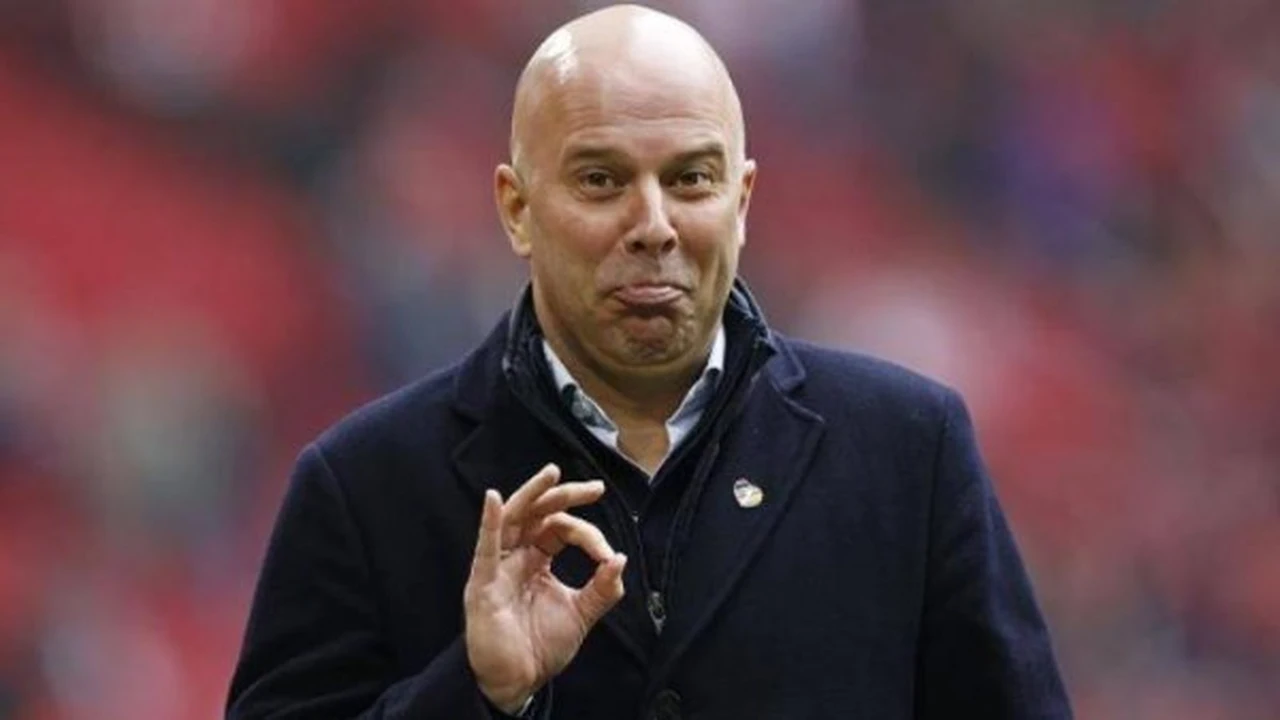 سلوت الأبرز.. 5 مدربين يواجهون شبح الإقالة في البريميرليج هذا الموسم